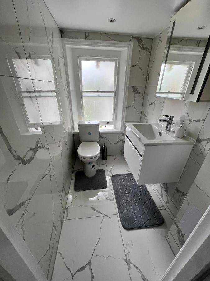 Lovely 2 Bedroom Flat With Roof Terrace In London Nw6 ภายนอก รูปภาพ